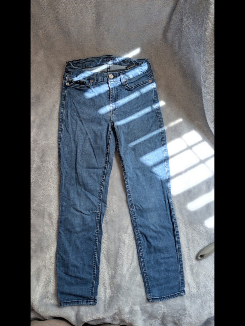 7 For All Mankind Skinny Jeans in Medium Blue Wash